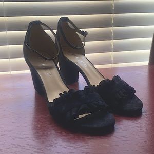 Unisa black ruffled high heel size 9.5
